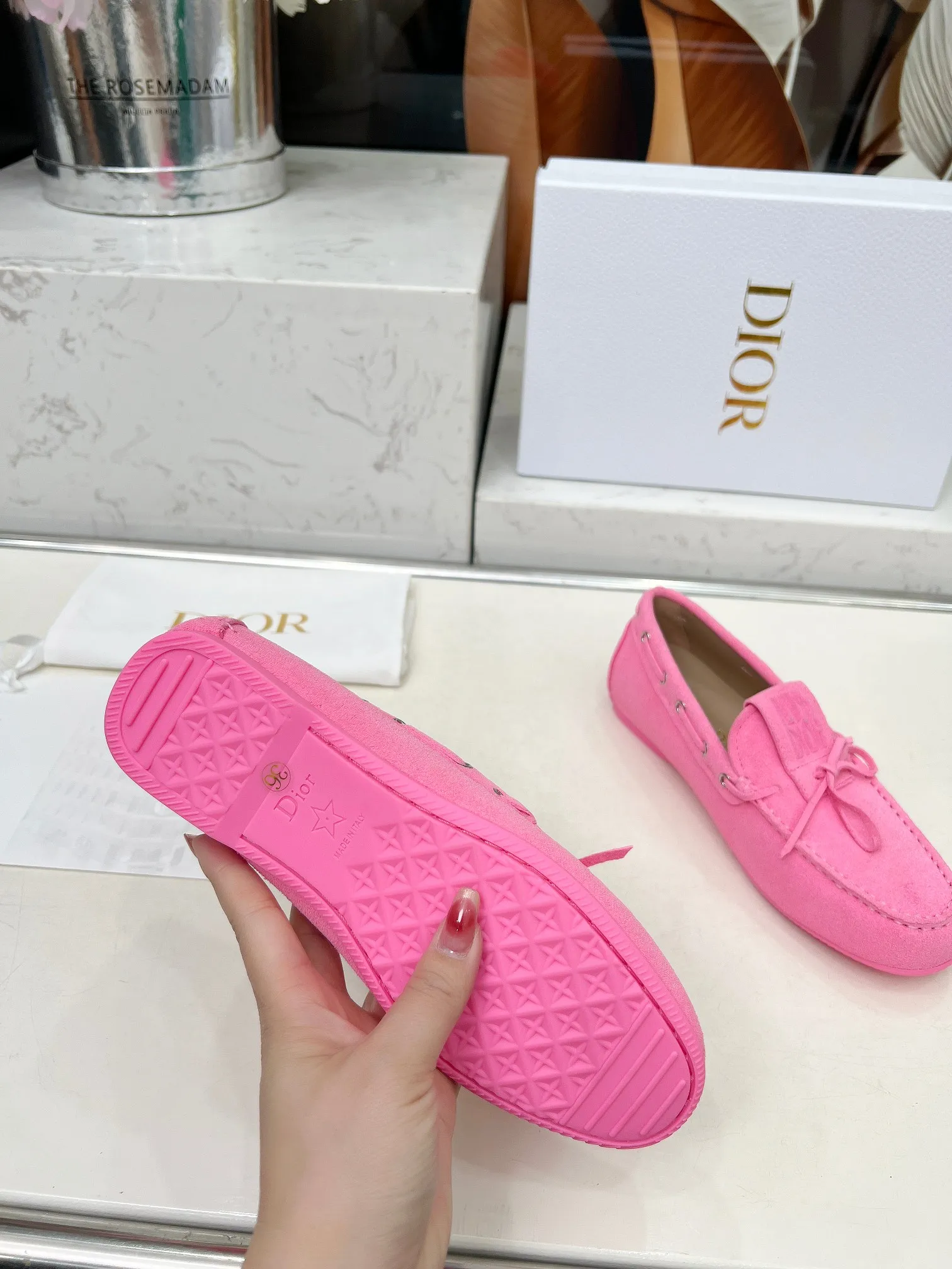 👟👟Ex-factory price 500👟👟 Dior's new spring and summer ultra-light jelly series loafers are brand new. The layout strives to create fashionable classic items. New products created at the first substantial show of Paris Fashion Week. The inspiration is cleverly combined by the D chief designer on the perfect shoe shape. Paired with brand buckles, it is even more fashionable! Original version, perfect and exquisite workmanship!  ✔️Upper: original fabric ✔️Inner lining: imported sheepskin lining ✔️Sole: original outsole ✔️Size: #35-41 (40 41 customized items are not returnable)